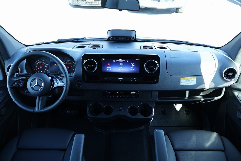 Thumbnail: 2025 Mercedes-Benz Sprinter - 4