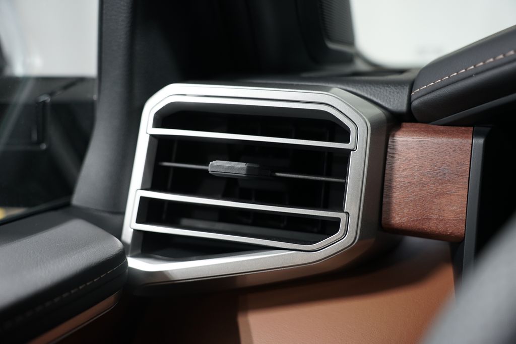 2025 Toyota Sequoia  27