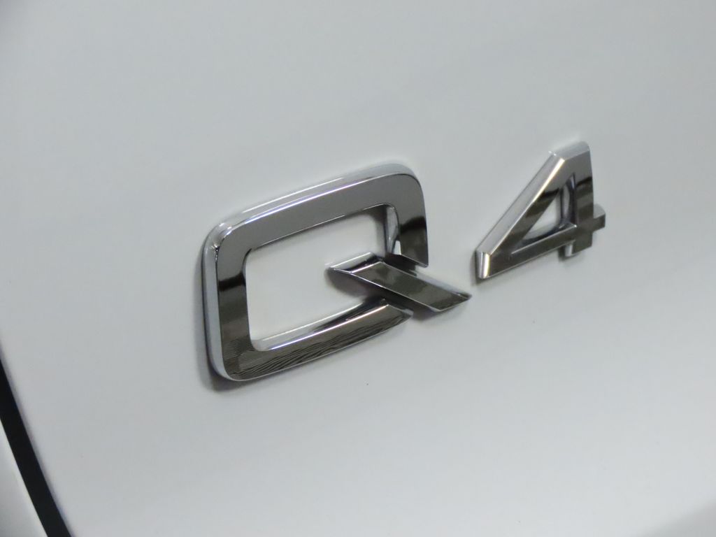 Thumbnail: 2023 Audi Q4 e-tron - 9