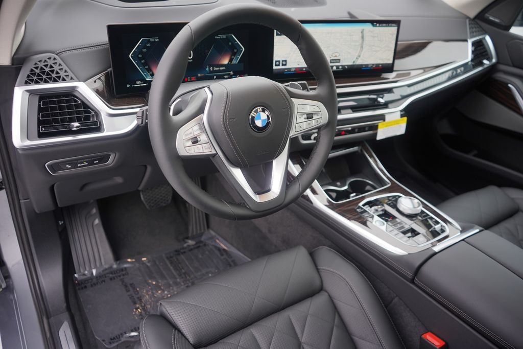 2025 BMW X7 xDrive40i 12