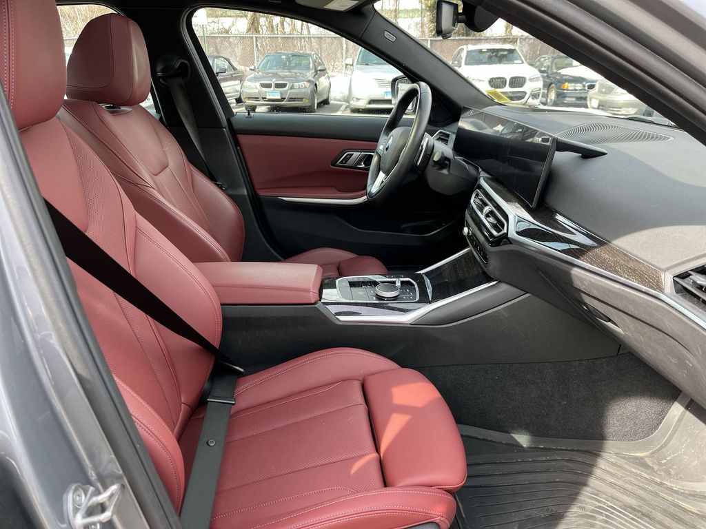 Thumbnail: 2023 BMW 3 Series - 24