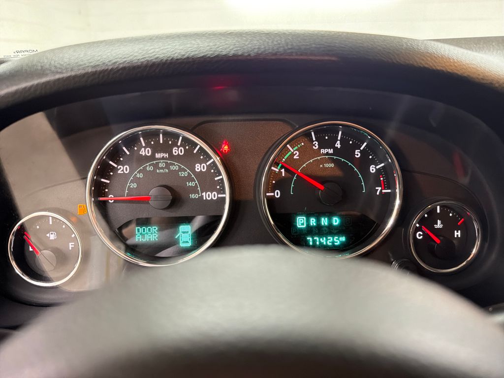 Used 2018 White Jeep Unlimited Sahara image 22