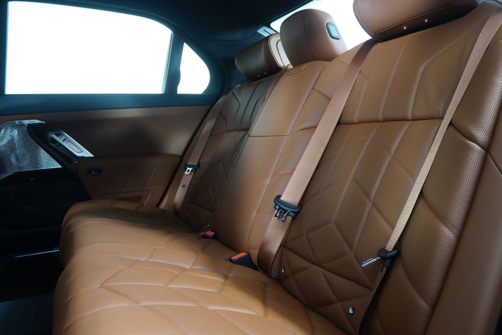 Thumbnail: 2026 BMW i7 - 16