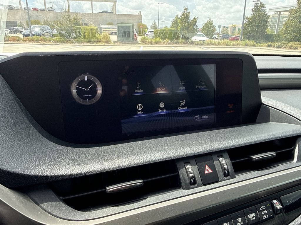 Thumbnail: 2021 Lexus ES - 22