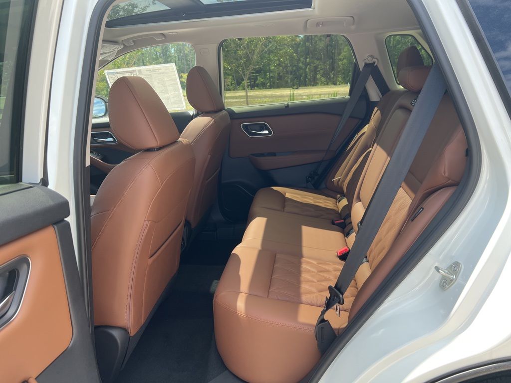 2025 Everest White Pearl Nissan Rogue Platinum FWD SUV
