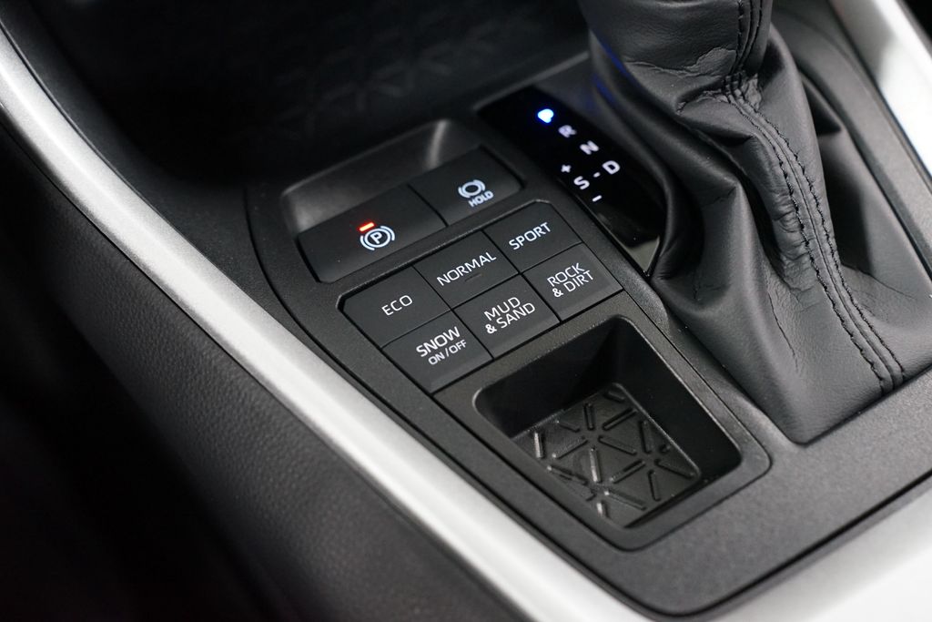 Thumbnail: 2025 Toyota RAV4 - 22