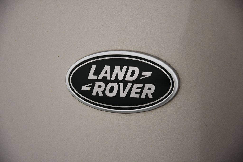 2023 Land Rover Range Rover SE 9