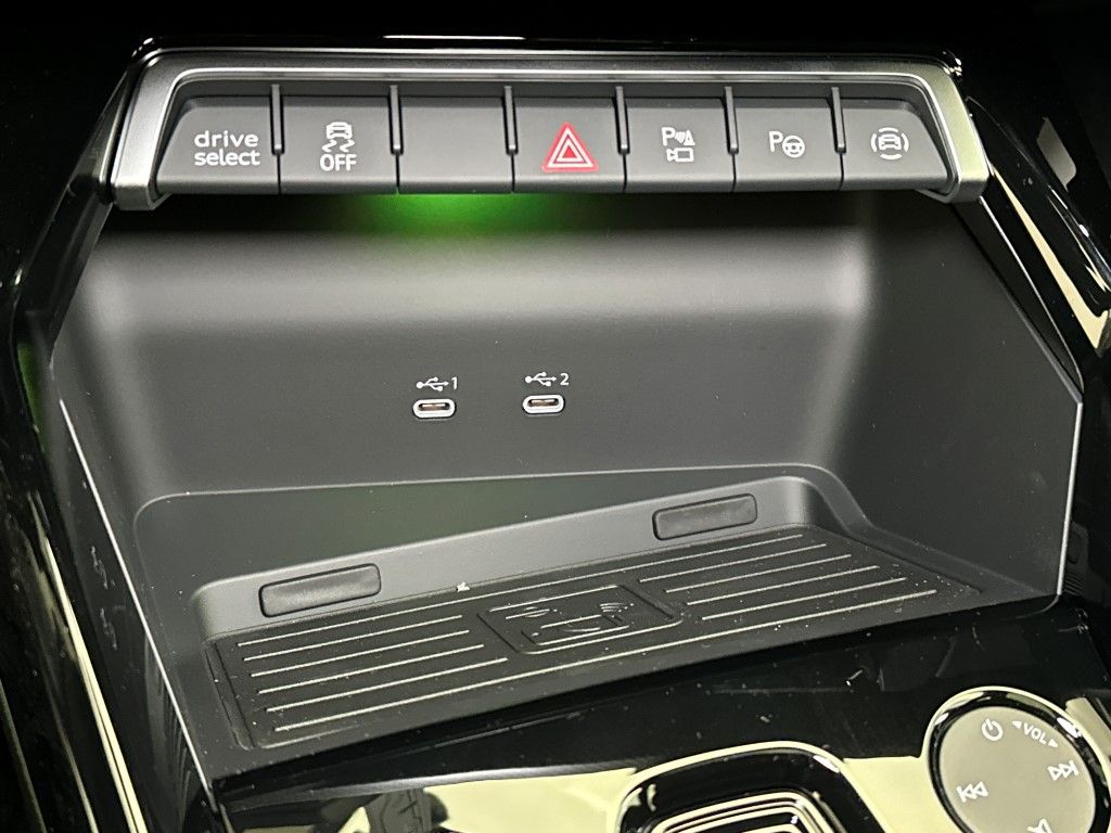 Thumbnail: 2026 Audi RS 3 - 22