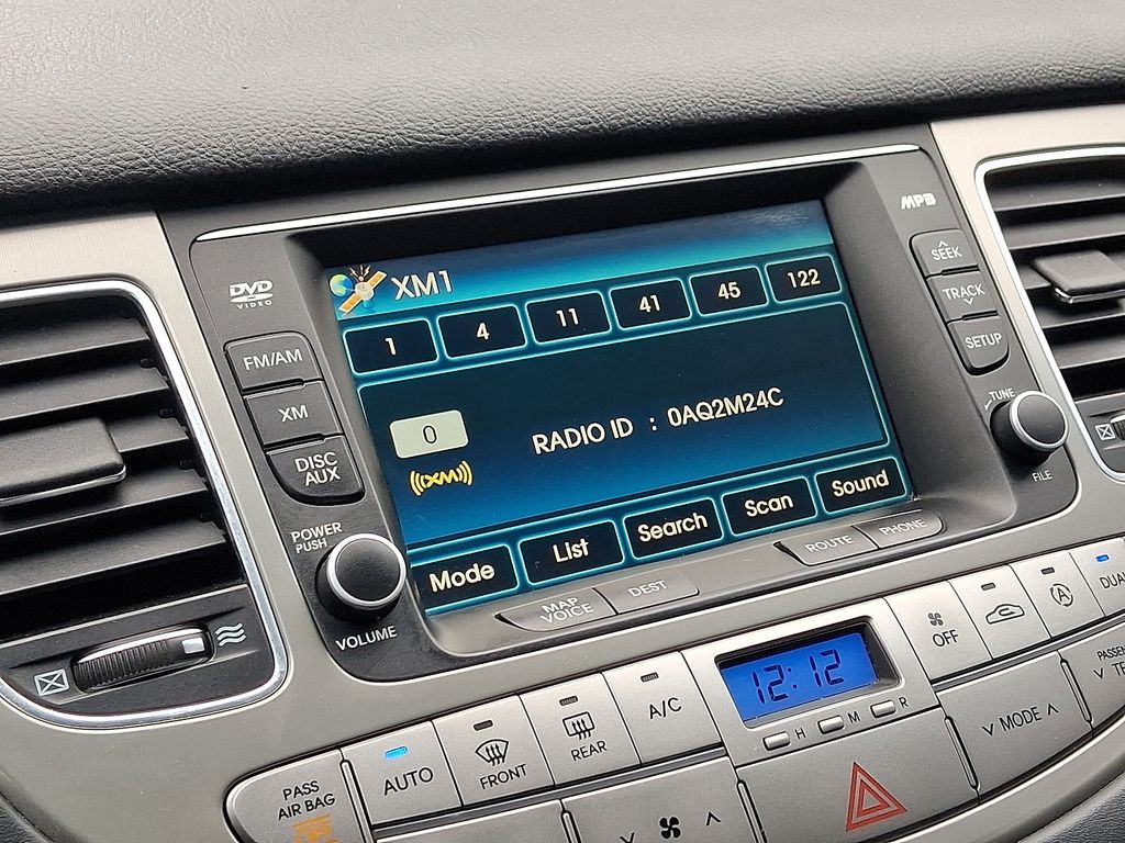 Thumbnail: 2012 Hyundai Genesis - 18