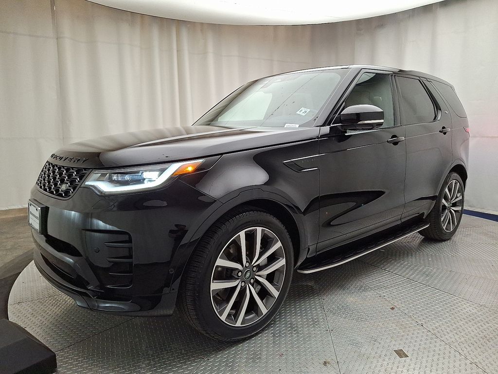 2024 Land Rover Discovery Dynamic SE Hero Image