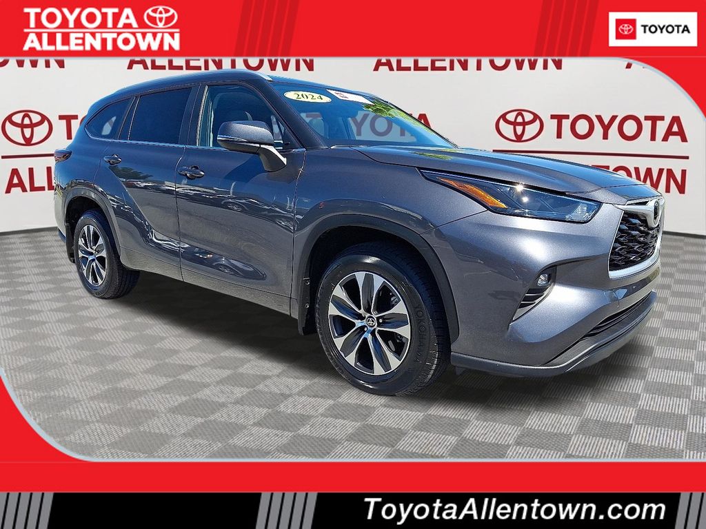 Magnetic Gray Metallic 2024 Toyota Highlander XLE AWD SUV / Crossover All-Wheel Drive 8-Speed Automatic