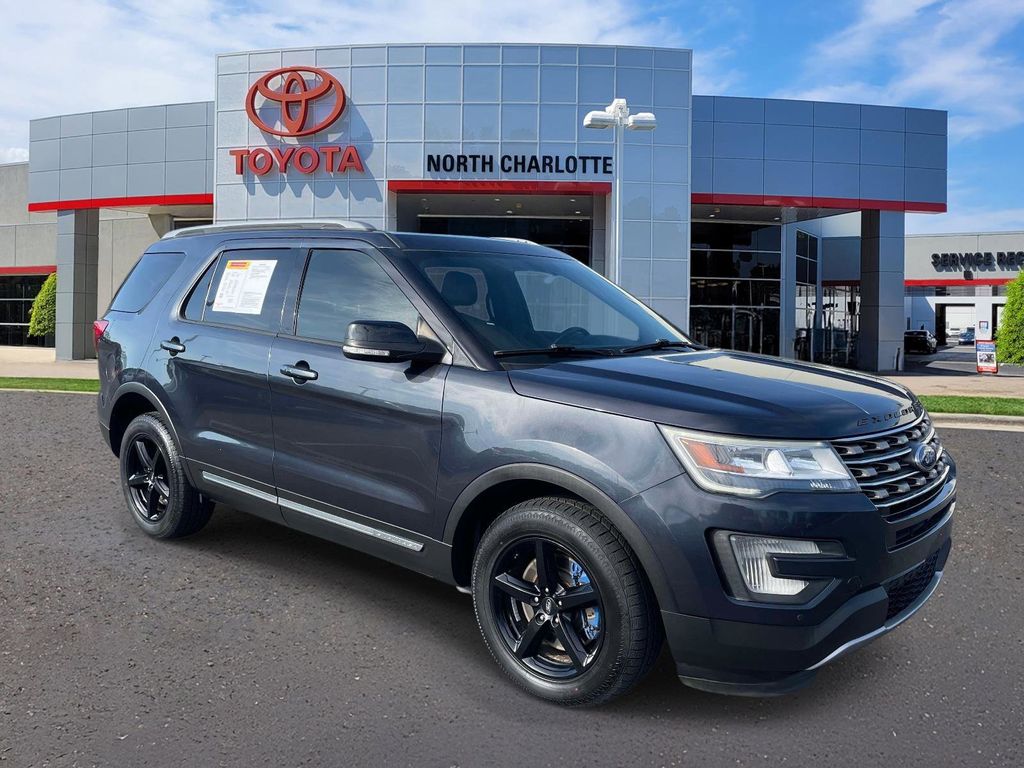 2017 Ford Explorer XLT 4WD's photo