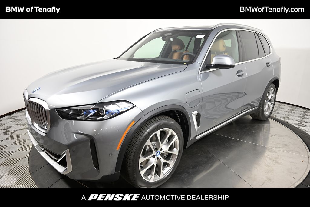 2025 BMW X5 xDrive50e Hero Image