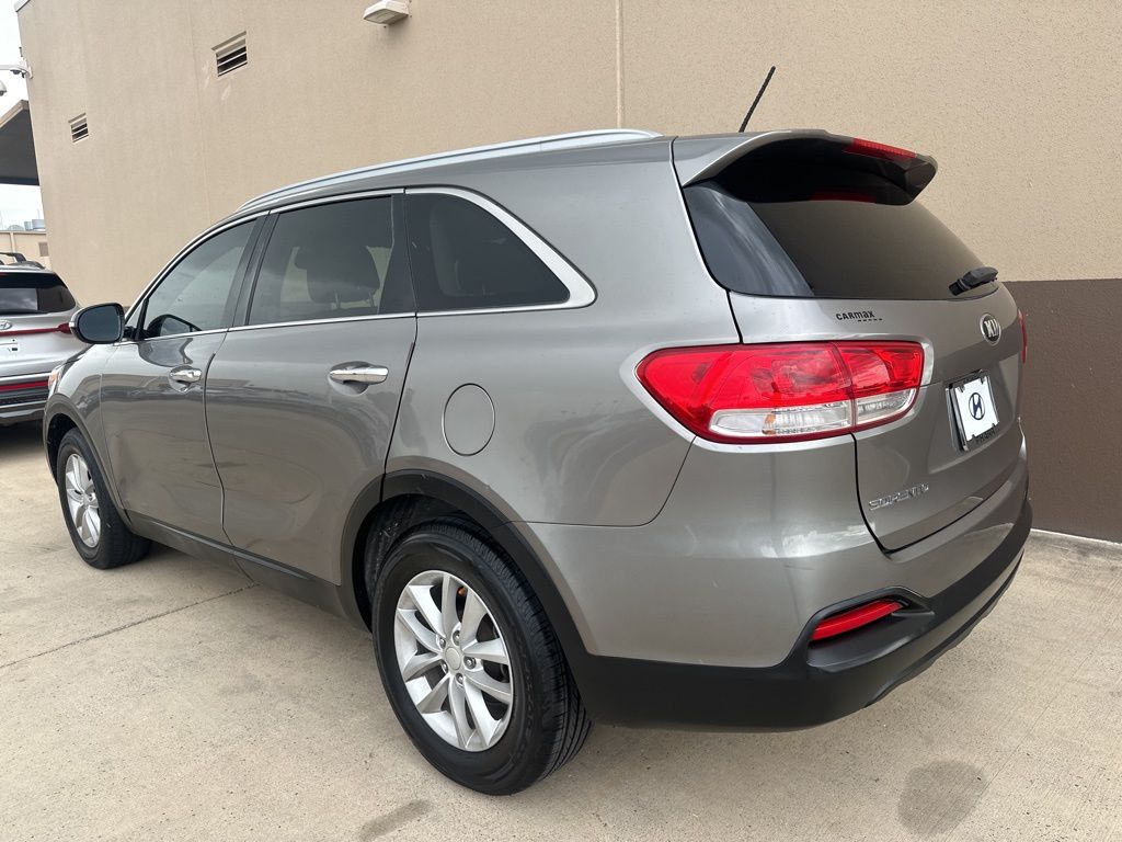 Thumbnail: 2017 Kia Sorento - 6