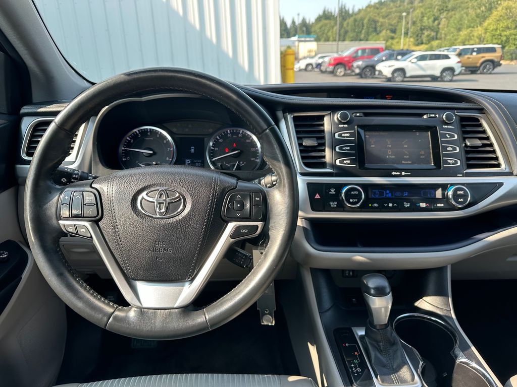 2015 Toyota Highlander LE V6