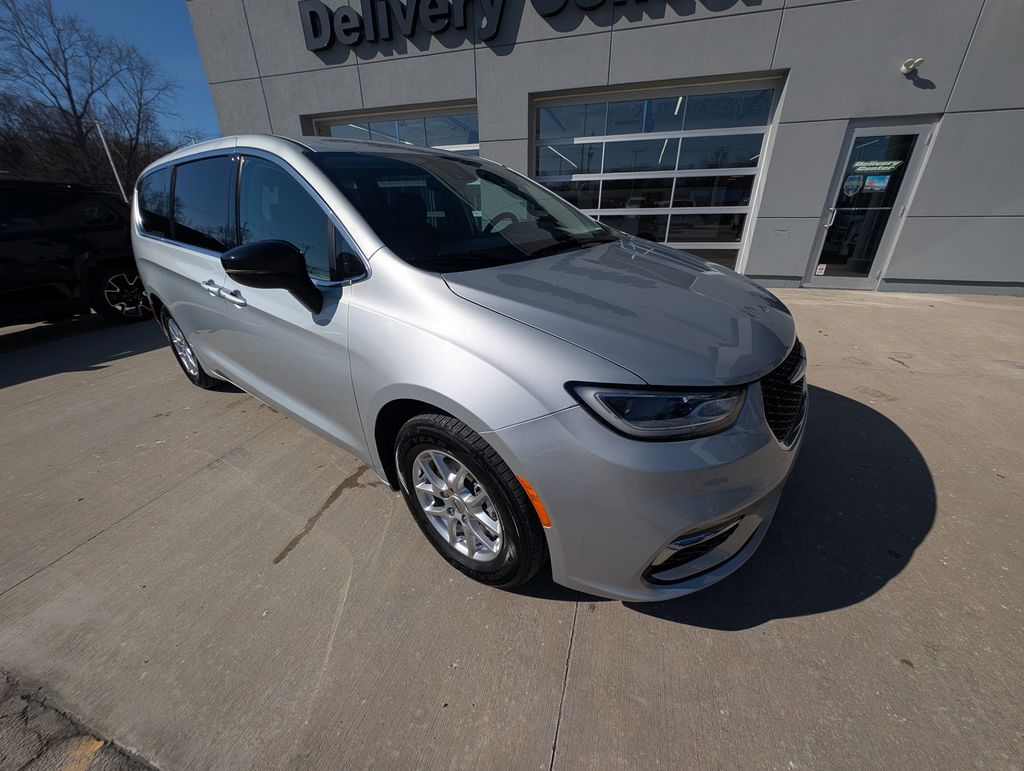 2024 Chrysler Pacifica Touring L FWD