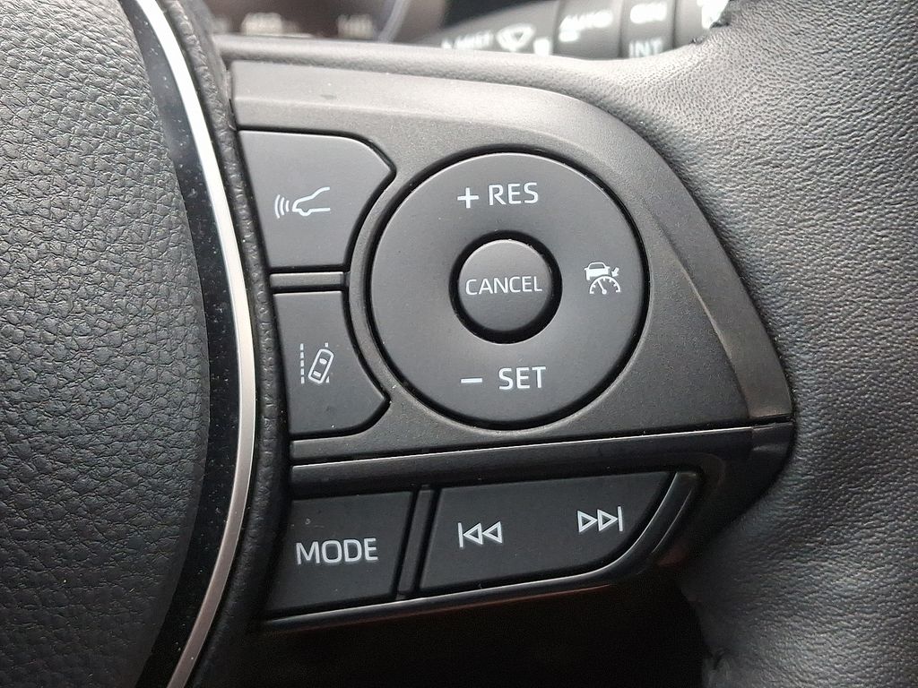 2024 Toyota RAV4 XSE 23