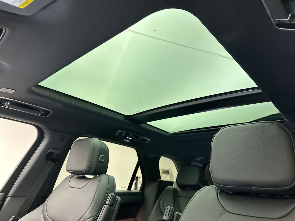 Thumbnail: 2025 Land Rover Range Rover Sport - 9