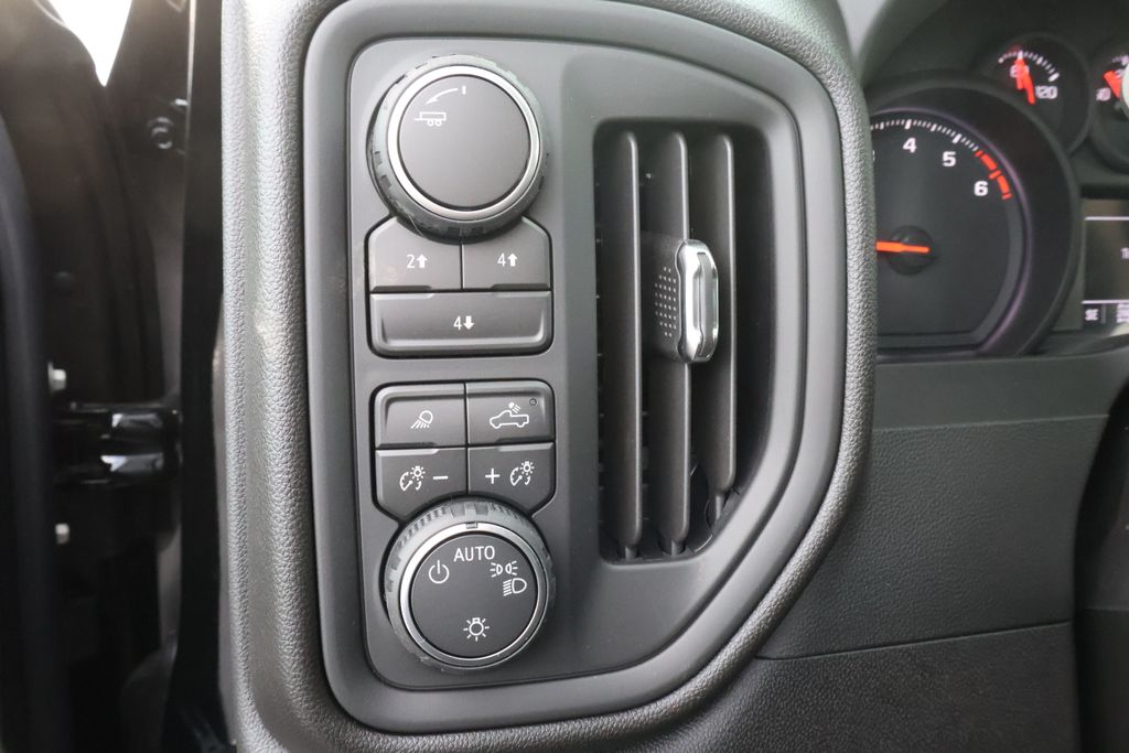 Thumbnail: 2026 Chevrolet Silverado 2500 - 20