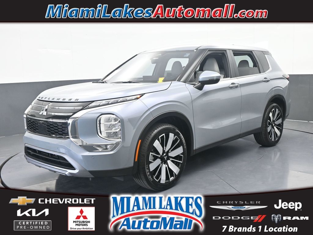 2025 Mitsubishi Outlander SE 2WD's photo