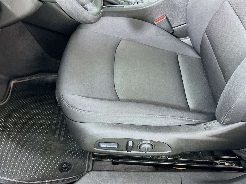 Thumbnail: 2023 Chevrolet Malibu - 19