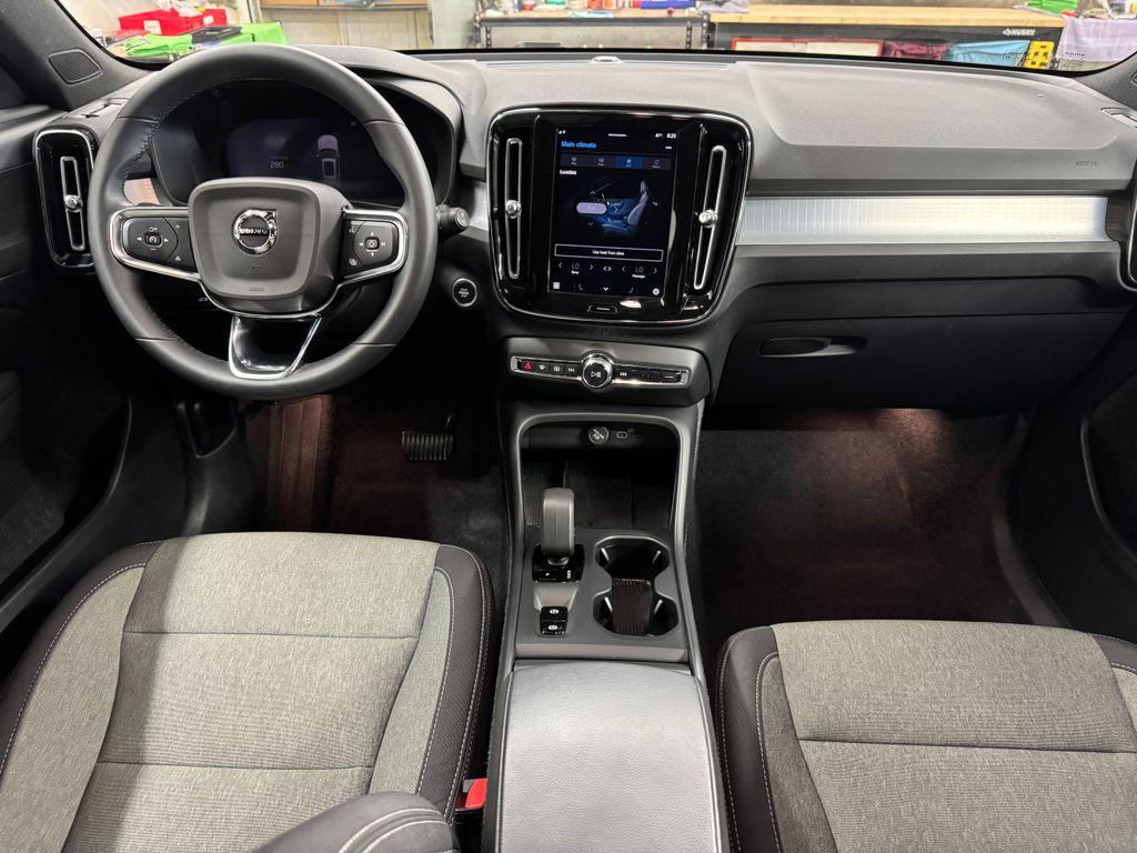 2024 Volvo XC40 B5 Core