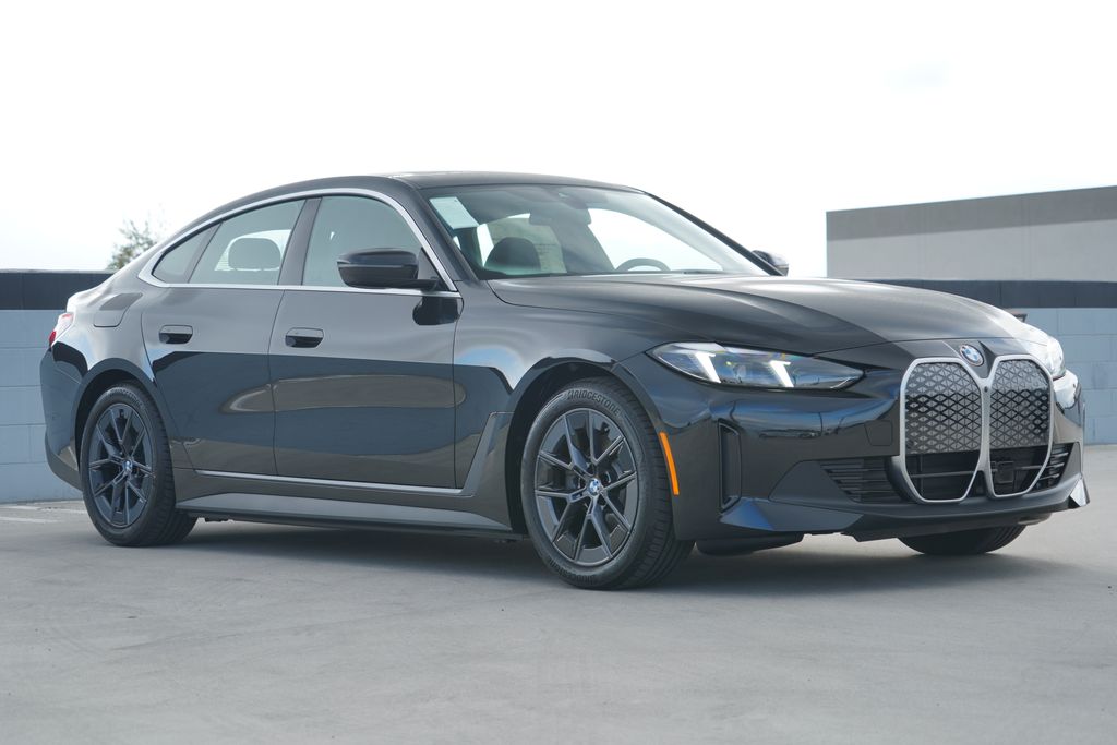 Thumbnail: 2026 BMW i4 - 3