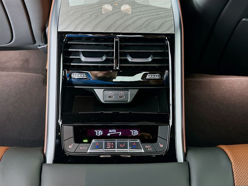 Thumbnail: 2026 BMW 8 Series - 18