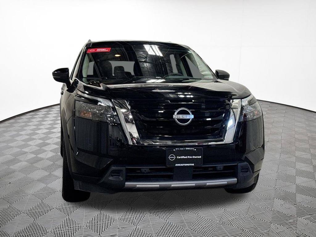 View vehicle photo 3