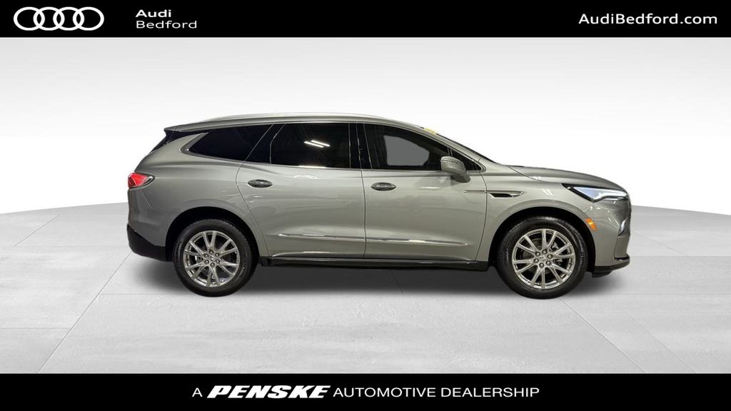 2023 Buick Enclave Essence 7