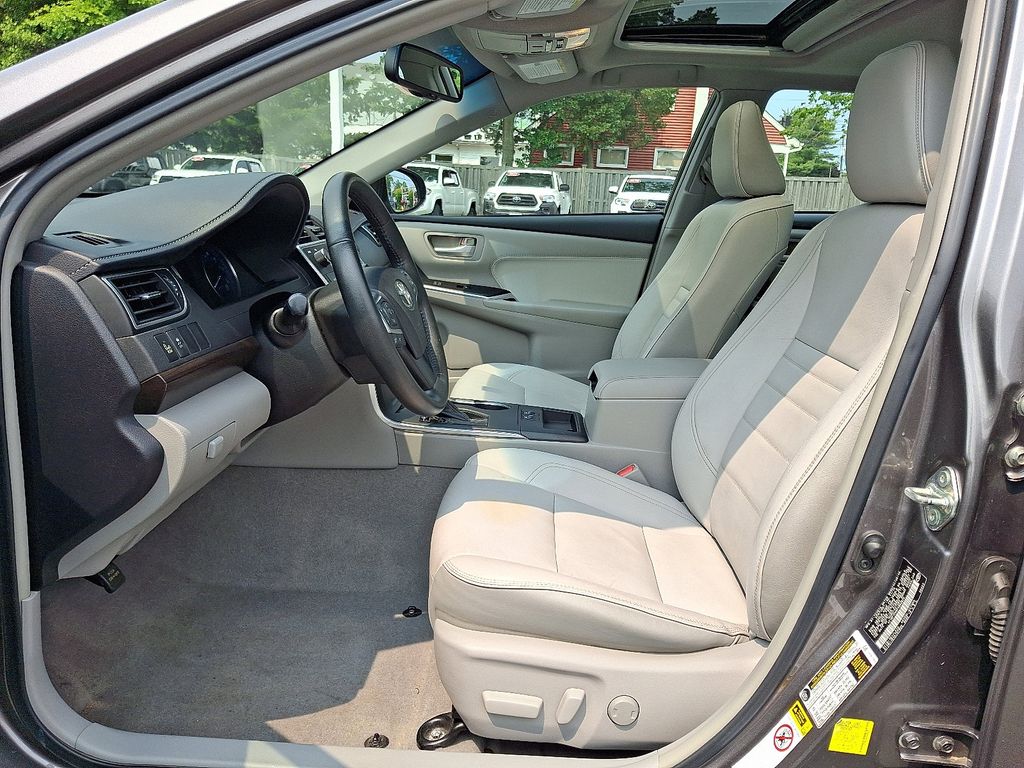 2015 Toyota Camry XLE 13