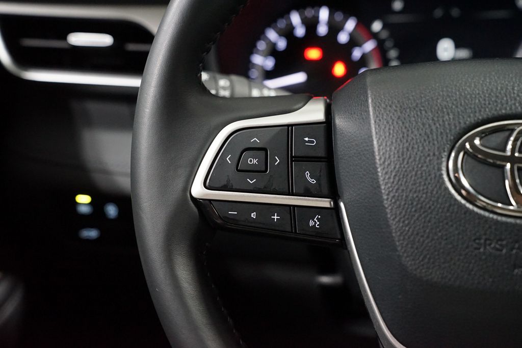 Thumbnail: 2024 Toyota Highlander - 14