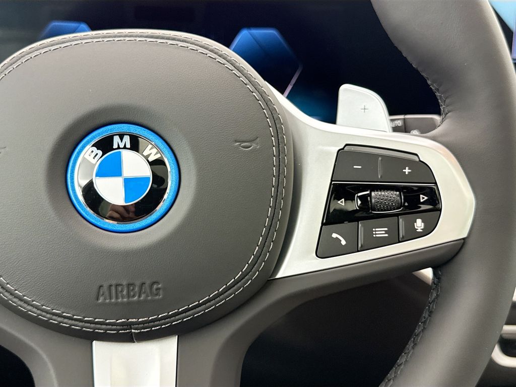 Thumbnail: 2026 BMW X5 - 12
