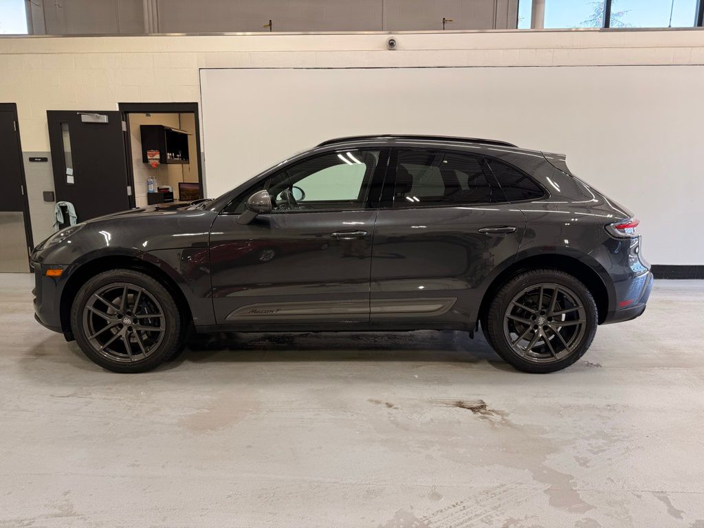 2023 Porsche Macan Base 2