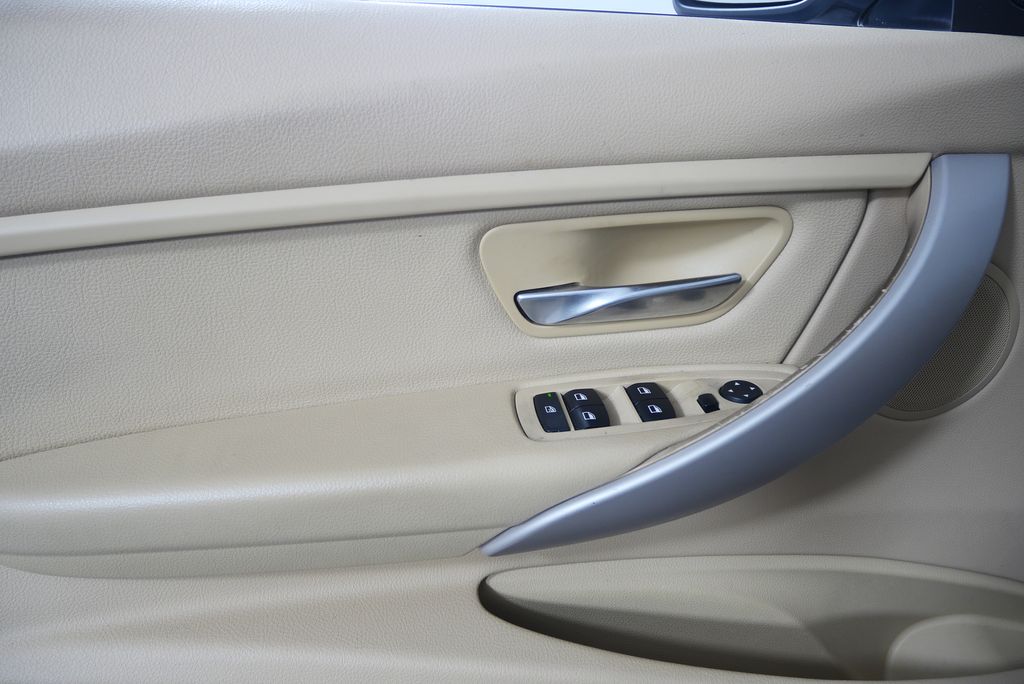 2015 BMW 3 Series 320i 8