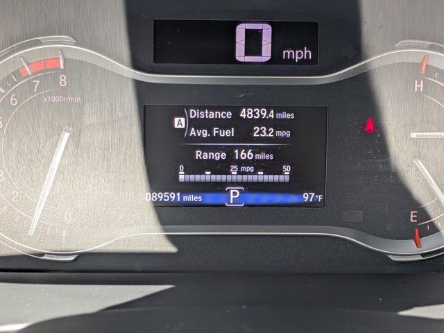 Used 2017 Lunar Silver Metallic Honda RTL image 27