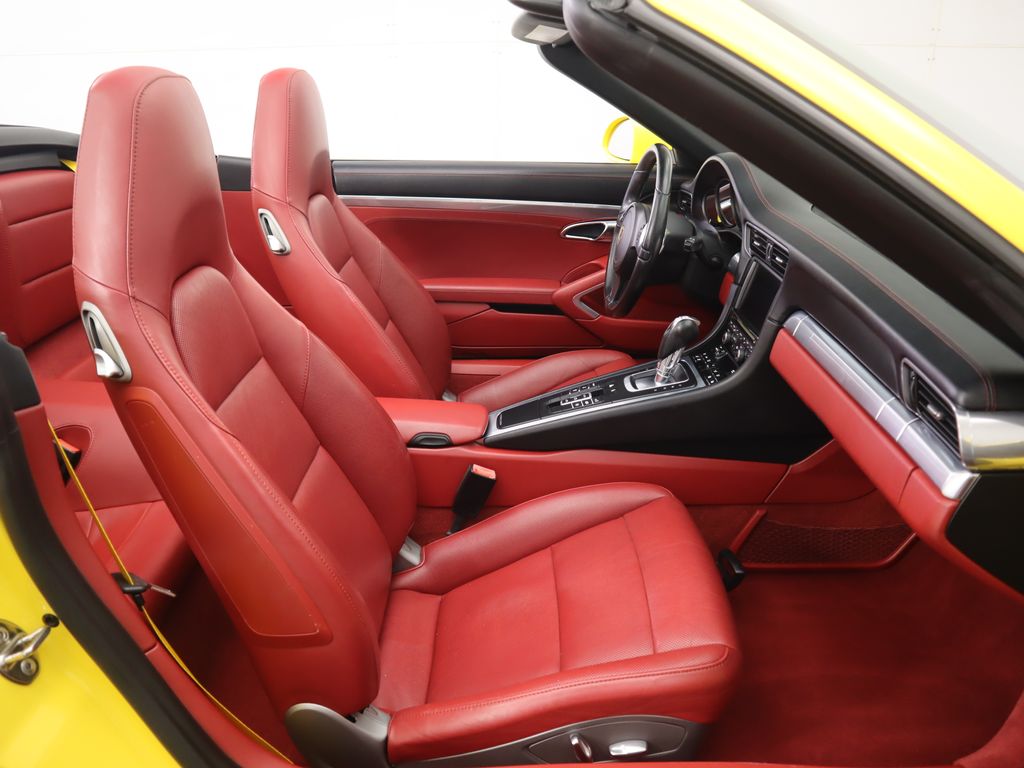 Thumbnail: 2016 Porsche 911 - 28