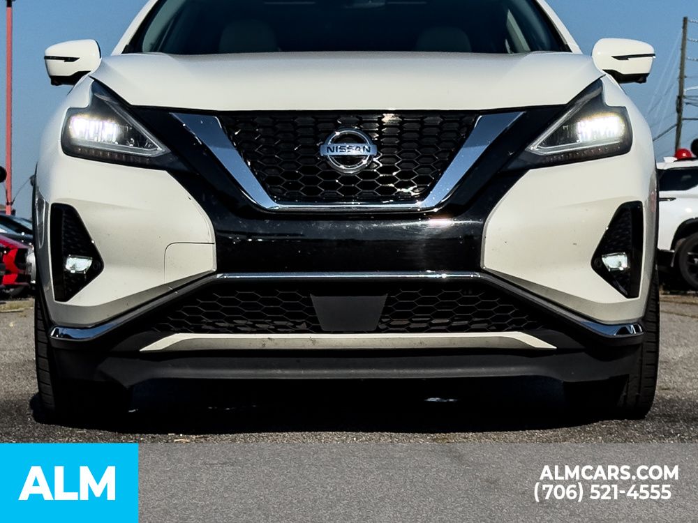 Used 2019 White Nissan Platinum image 9