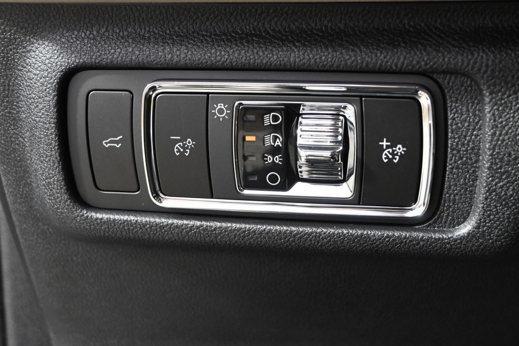 New 2026 White Lincoln Reserve image 24