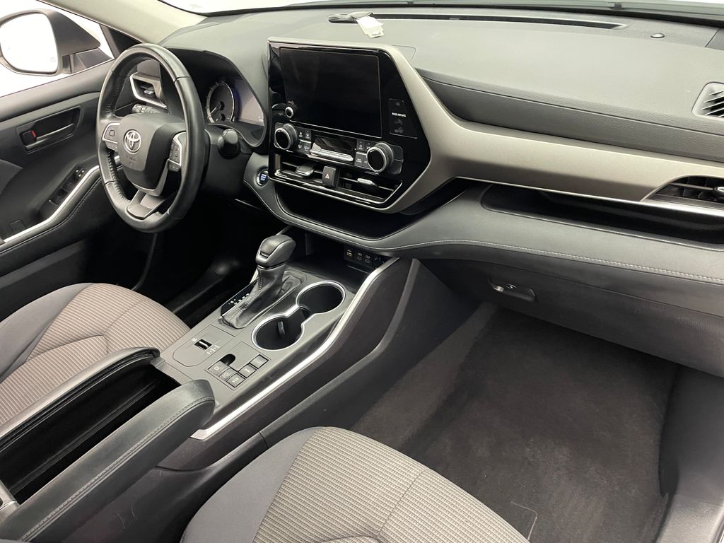 Thumbnail: 2023 Toyota Highlander - 16