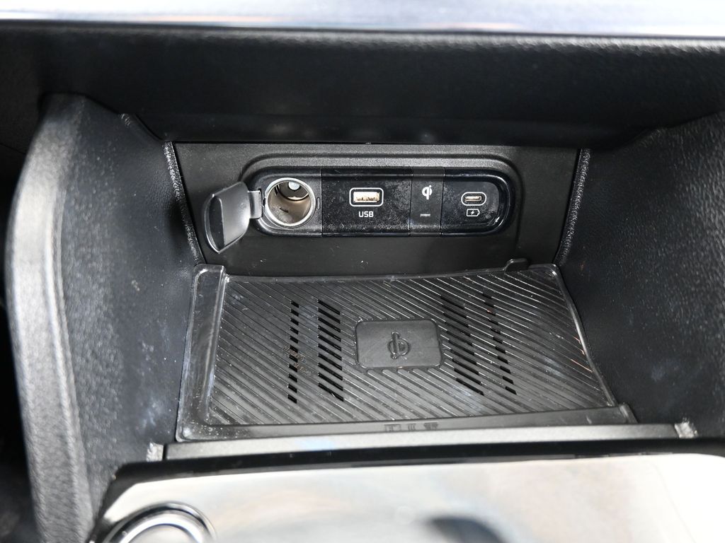 Used 2025 Everlasting Silver Kia EX image 26