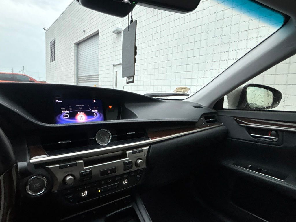 Used 2017 Lexus ES Sedan