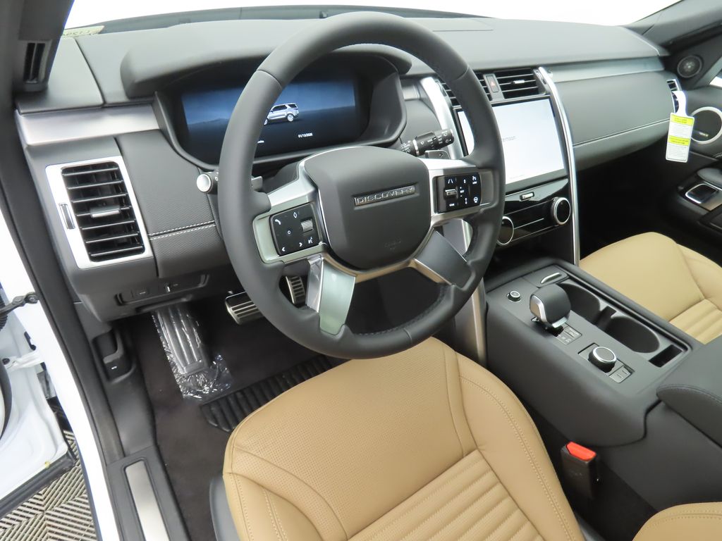 Thumbnail: 2026 Land Rover Discovery - 9