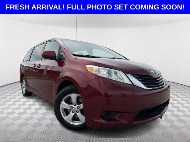  2013 Toyota Sienna LE 7-Passenger   