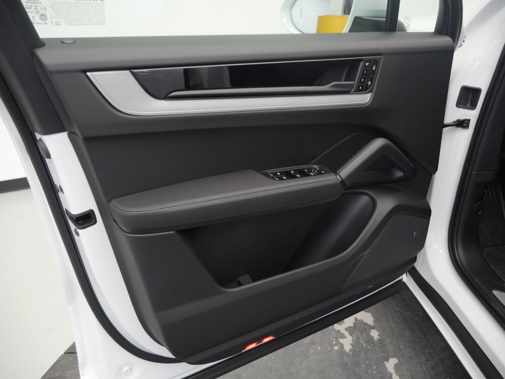 Thumbnail: 2026 Porsche Cayenne - 17