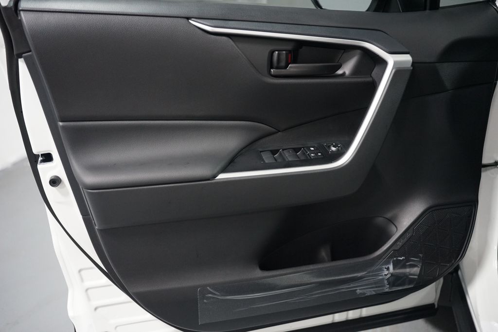 Thumbnail: 2025 Toyota RAV4 - 11