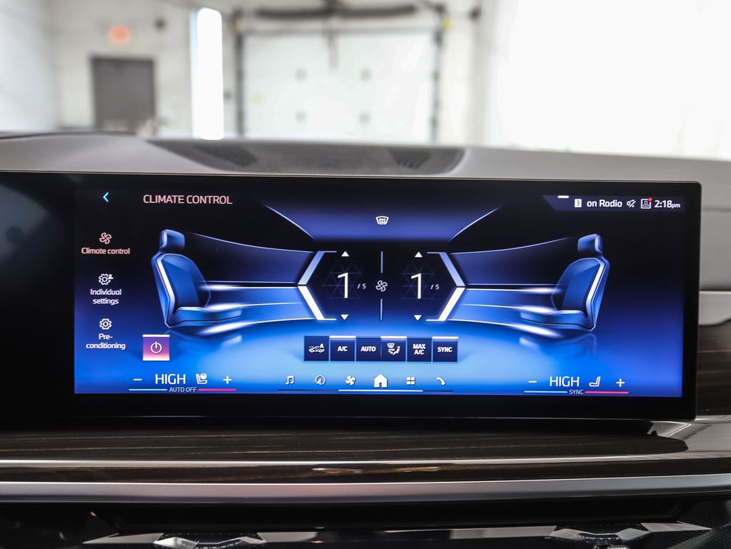 Thumbnail: 2025 BMW X7 - 18