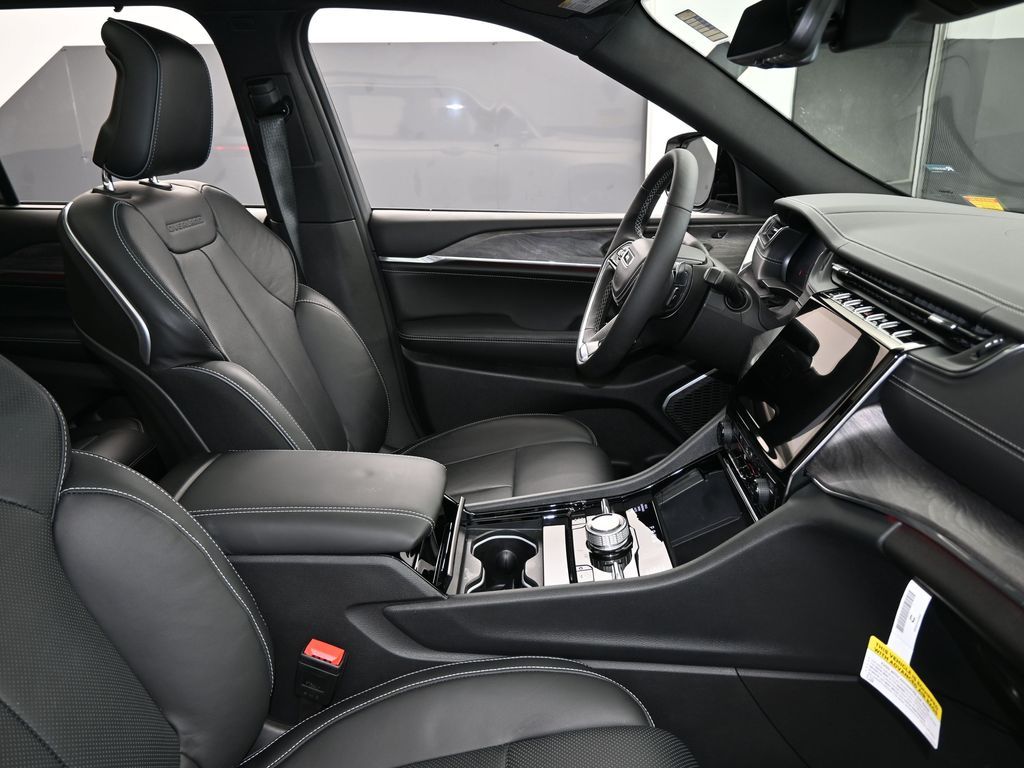 Used 2024 Silver Zynith Jeep Overland image 52