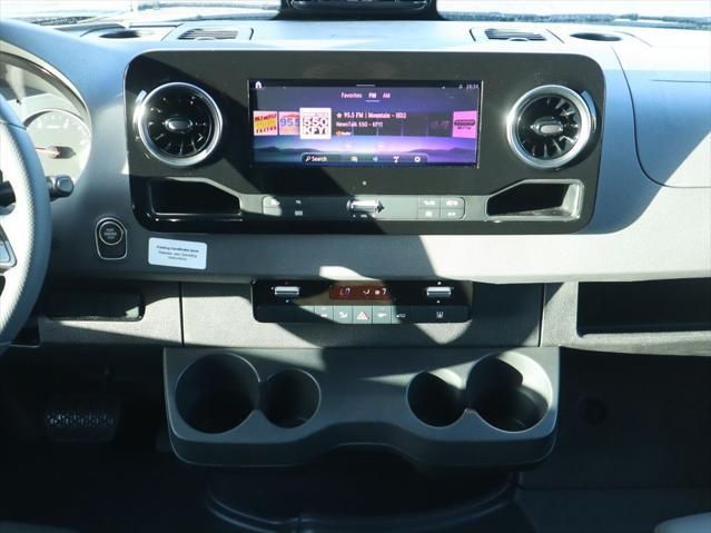 Thumbnail: 2026 Mercedes-Benz Sprinter - 14