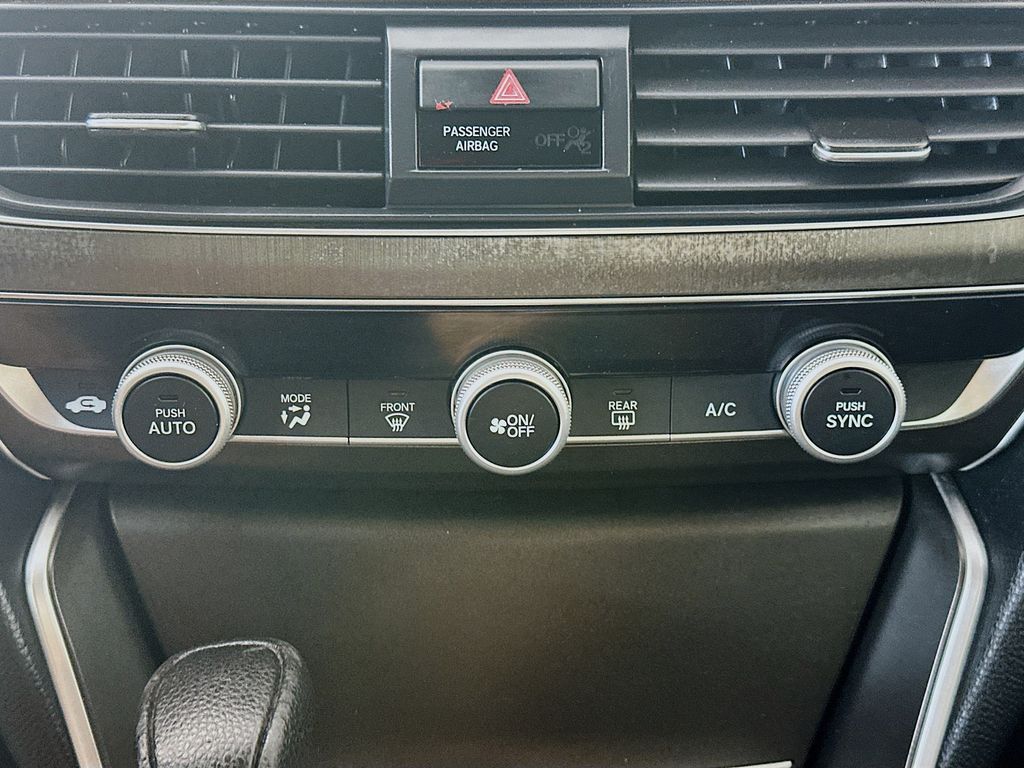 Used 2022 Silver Honda LX image 18